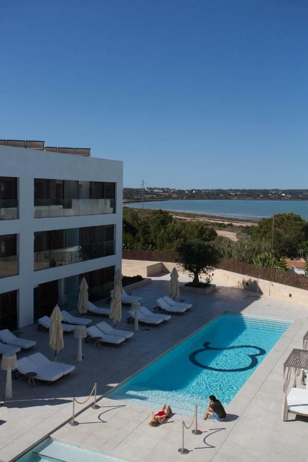 Sa Pedrera Suites & Spa Es Pujols Bagian luar foto