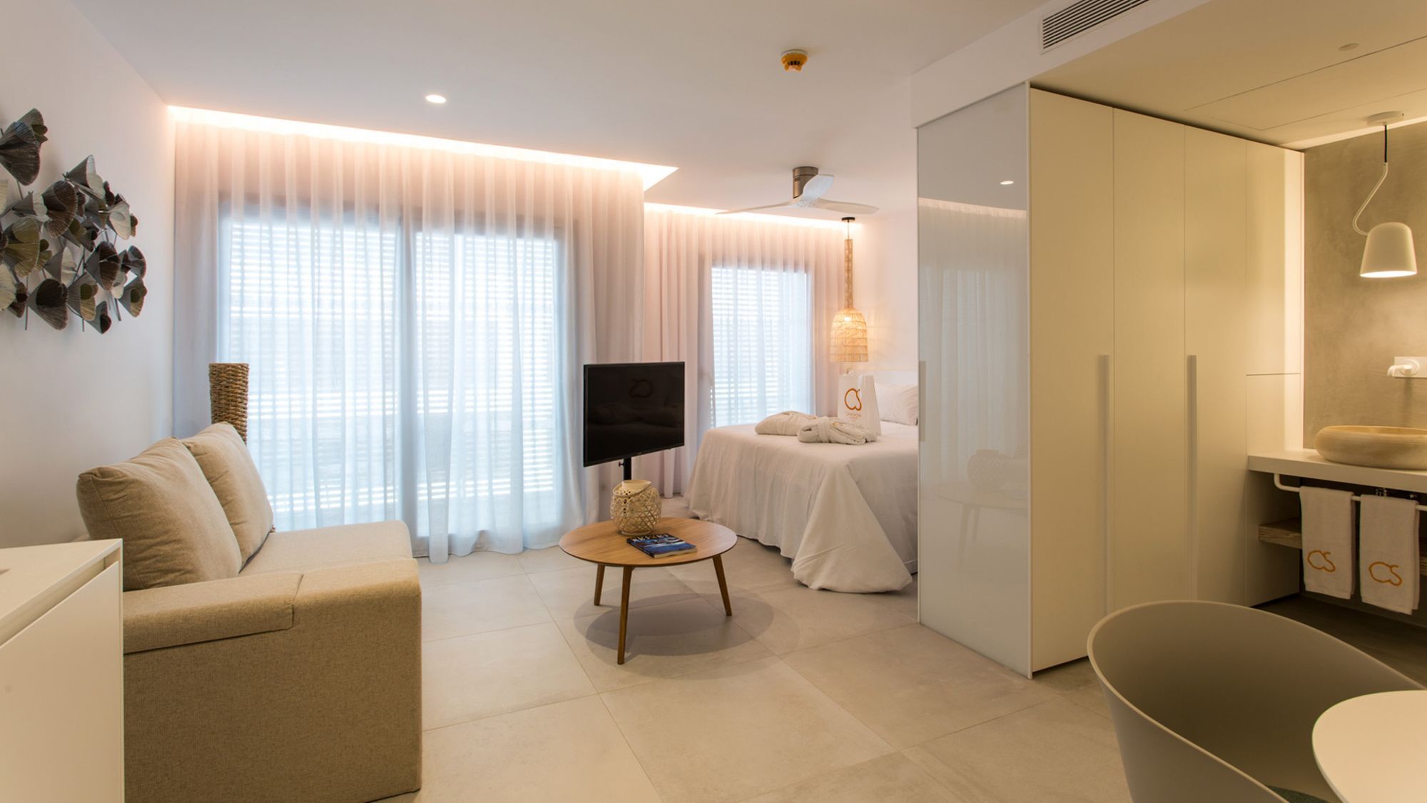 Sa Pedrera Suites & Spa Es Pujols Bagian luar foto